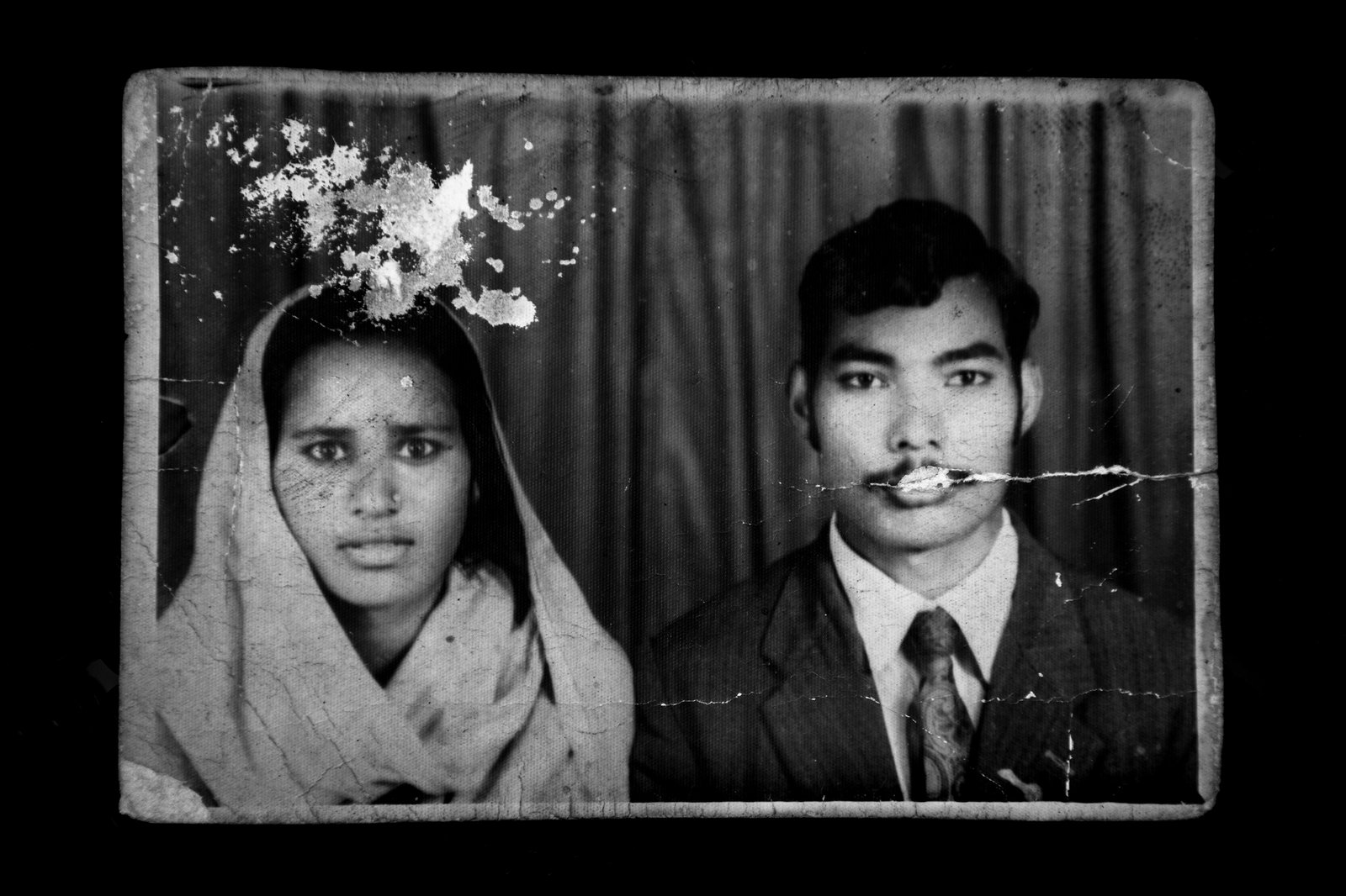 Photograph by Taha Ahmad from the series Drawn into Two, Which Way Home?
